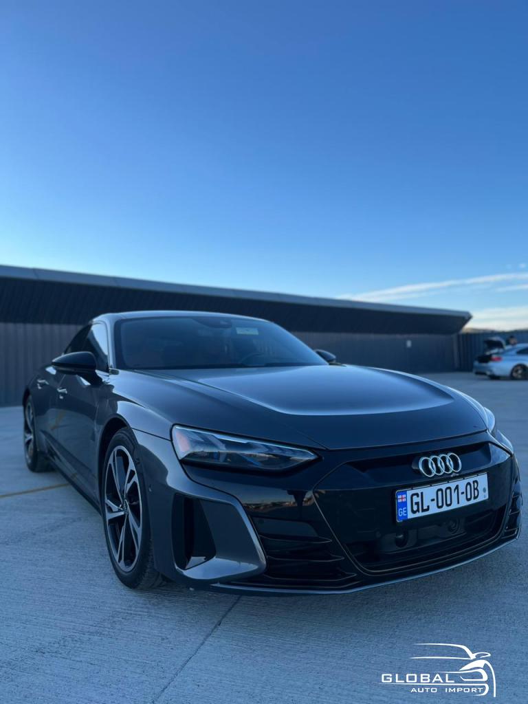2021 - Audi E-trone